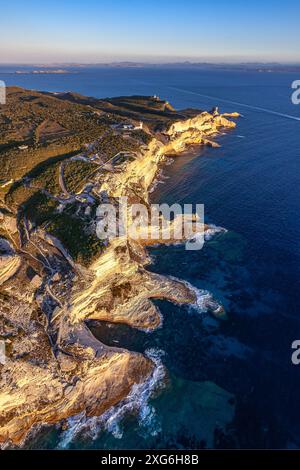 FRANKREICH. CORSE-DU-SUD (2A) AUS DER VOGELPERSPEKTIVE AUF DAS NATURSCHUTZGEBIET BOUCHES DE BONIFACIO, DIE SEMAPHORE PERTUSATO Stockfoto