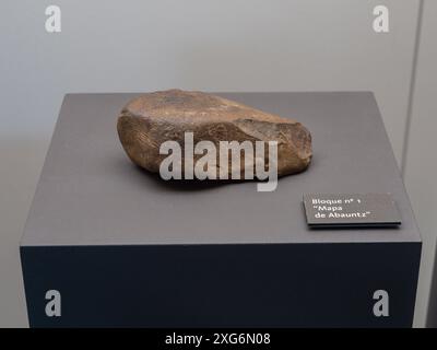 Abauntz-Karte, kartographisches Dokument auf Stein, (um 19.000 v. Chr.), Museum of Navarra, Pamplona, Navarra, Spanien. Stockfoto