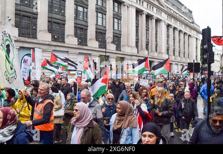 London, Großbritannien. Juli 2024. Tausende von Menschen marschierten in Solidarität mit Palästina und forderten einen Waffenstillstand, während Israel seine Angriffe auf Gaza fortsetzt. Quelle: Vuk Valcic/Alamy Live News Stockfoto
