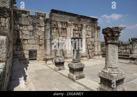 Die Weiße Synagoge, Kapernaum, ein Gebäude aus der byzantinischen Zeit aus dem 4. Bis 6. Jahrhundert n. Chr., die heutige Theorie besagt, dass sie Teil der byzantinischen Kirche St. Peter House war Stockfoto