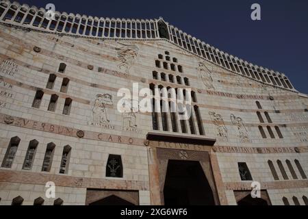 Vor der Kirche der Verkündigung in Nazareth, Ort, wo das Haus der Jungfrau Maria war, wo Engel Gabriel ihr sagte, sie würde Jesus Christus zur Welt bringen Stockfoto