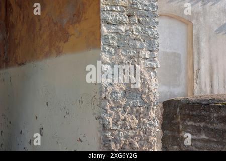 Textur einer Steinmauer. Alte Burg Stein Wand Textur Hintergrund. Stein Wand als Hintergrund oder Textur. Teil einer Mauer aus Stein, für den Hintergrund oder Text Stockfoto