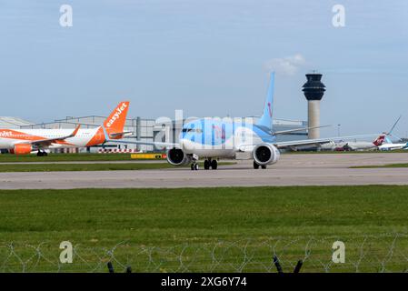 TUI Airways Boeing 737 am Flughafen Manchester Stockfoto