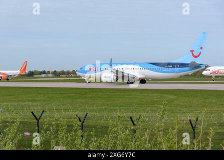 TUI Airways Boeing 737 am Flughafen Manchester Stockfoto