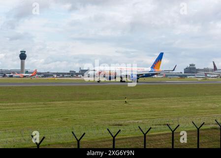 Jet2 Boeing 757 am Flughafen Manchester Stockfoto