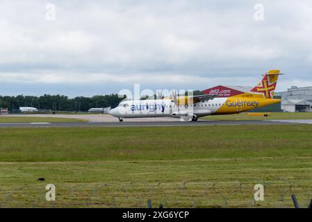 Aurigny Air Services ATR72 von Manchester nach Guernsey. Stockfoto