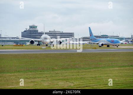 TUI Airways Boeing 737 am Flughafen Manchester Stockfoto