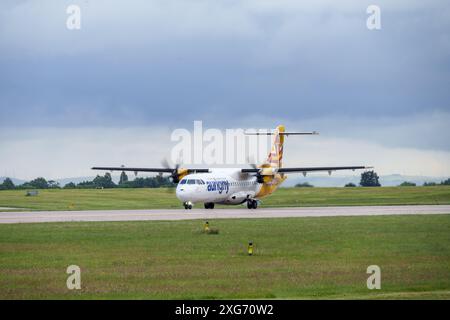 Aurigny Air Services ATR72 von Manchester nach Guernsey. Stockfoto