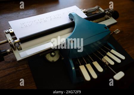 Blindenschrift ist ein von Blinden verwendetes Lese- und Schreibsystem. Stockfoto