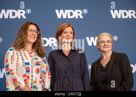 Wahl des Intendanten / der Intendantin des WDR Kunst, Kultur, Unterhaltung: Foto- und Pressetermin für die Wahl des Intendanten / der Intendantin des WDR am 27.06.24 im Marsiliussaal in Köln. Claudia Schare Vorsitzender Verwaltungsrat, Dr. Katrin Vernau zukuneftige WDR Intendantin und Corinna Bluemel stv. Vorsitzender Rundfunkrat nach der Wahl. Foto: Kirchner-Media/TH *** Wahl des WDR Kunst-, Kultur-, Unterhaltungsdirektors Foto- und Presseveranstaltung zur Wahl des WDR-Generaldirektors am 27. 06 24 im Marsiliussaal in Köln Claudia Schare Vorsitzende des Verwaltungsrats, Dr. Stockfoto