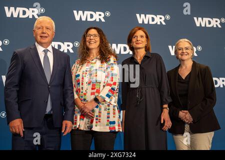 Wahl des Intendanten / der Intendantin des WDR Kunst, Kultur, Unterhaltung: Foto- und Pressetermin für die Wahl des Intendanten / der Intendantin des WDR am 27.06.24 im Marsiliussaal in Köln. Tom Buhrow WDR Intendant, Claudia Schare Vorsitzender Verwaltungsrat, Dr. Katrin Vernau zukuneftige WDR Intendantin und Corinna Bluemel stv. Vorsitzender Rundfunkrat beim Foto- und Pressetermin nach der Wahl. Foto: Kirchner-Media/TH *** Wahl des WDR Kunst-, Kultur-, Unterhaltungsdirektors Foto- und Presseveranstaltung zur Wahl des WDR-Generaldirektors am 27. 06 24 im Marsiliussaal in Köln Tom Stockfoto