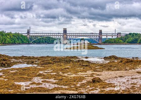 Britannia Road and Rail Bridge, Anglesey, North Wales, Vereinigtes Königreich Stockfoto