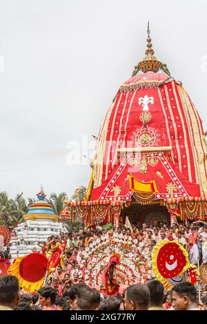 07 24 2007 Lord Jagannath’s Chariot Nandighosha der größte unter allen chariots.canopy Farben Gelb und Rot Jagannath Puri Odisha INDIEN Asien. Stockfoto