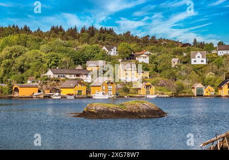 Fjordhafen auf Boemlo im norwegischen Archipel Fjordland, Norwegen Stockfoto