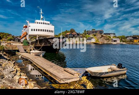 Fjordhafen auf Boemlo im norwegischen Archipel Fjordland, Norwegen Stockfoto