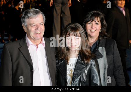 Tony Blackburn mit seiner Frau Debbie und seiner Tochter Victoria, UK Premiere von Monsters V Aliens Premiere, London, UK Stockfoto