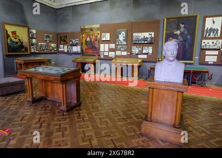 Gori, Georgien - 3. Juli 2024: Das Joseph Stalin Museum, das dem Leben von Joseph Stalin gewidmet ist, befindet sich in Gori, Georgien. Stockfoto