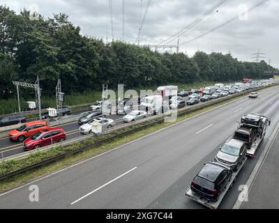 Oberhausen, NRW, Stau auf der Autobahn A40. *** Oberhausen, NRW, Stau auf der Autobahn A40 Stockfoto