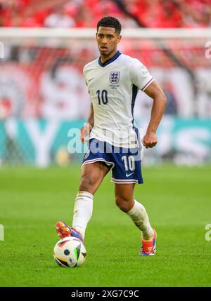 Düsseldorf, Deutschland. Juli 2024 - England gegen Schweiz - UEFA Euro 2024 - Viertelfinale - Düsseldorf. Jude Bellingham im Kampf gegen die Schweiz. Bildnachweis: Mark Pain / Alamy Live News Stockfoto