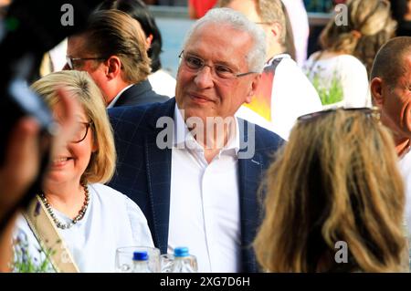 Joachim Herrmann mit Ehefrau Gerswid Herrmann beim Greipl Charity Sommerfest zugunsten von Lichtblick Seniorenhilfe e.V. im Prof. Erich Greipl Stadion. Ismaning, 05.07.2024 *** Joachim Herrmann mit seiner Frau Gerswid Herrmann auf der Greipl Charity Summer Party zugunsten der Lichtblick Seniorenhilfe e V im Prof Erich Greipl Stadion Ismaning, 05 07 2024 Foto:XM.xWehnertx/xFuturexImagex greipl 4746 Stockfoto