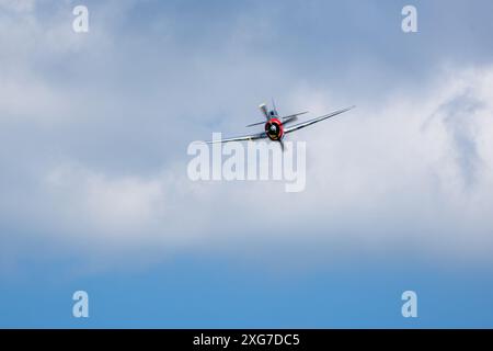 1945 Republic P-47D Thunderbolt Nellie, die am 2. Juni 2024 auf der Military Airshow in Shuttleworth durchgeführt wurde. Stockfoto