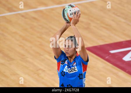 Juli 2024; Ken Rosewall Arena, Sydney, NSW, Australien; Suncorp Super Netball, New South Wales Swifts gegen Adelaide Thunderbirds; Sophie Fawns von den NSW Swifts während des Aufwärmens Stockfoto