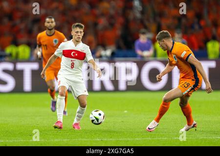 Berlin, Deutschland. Juli 2024. Arda Güler (8) aus der Türkei war im Viertelfinale der UEFA Euro 2024 zwischen den Niederlanden und Turkiye im Berliner Olympiastadion zu sehen. Quelle: Gonzales Photo/Alamy Live News Stockfoto