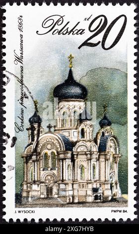 POLEN - UM 1984: Ein in Polen gedruckter Stempel aus der Ausgabe „religiöse Architektur“ zeigt die orthodoxe Kirche St. Maria Magdalena in Warschau Stockfoto