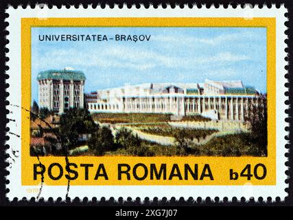 RUMÄNIEN - UM 1979: Ein in Rumänien gedruckter Stempel aus der Ausgabe "zeitgenössische Architektur" zeigt die Universität Brasov Stockfoto