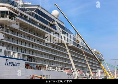 Chantier Naval de Marseille, Frankreich: Oceania Cruises' MS Riviera, Schiffsvorbereitung und Wartung im Trockendock Stockfoto