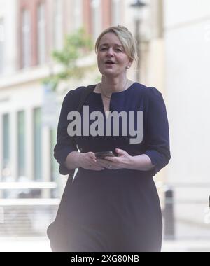 London, England, Großbritannien. Juli 2024. Der Generalsekretär der UNITE Union SHARON GRAHAM kommt bei der BBC an, bevor er am Sonntag mit Laura Kuenssberg auftritt. (Kreditbild: © Tayfun Salci/ZUMA Press Wire) NUR REDAKTIONELLE VERWENDUNG! Nicht für kommerzielle ZWECKE! Quelle: ZUMA Press, Inc./Alamy Live News Stockfoto