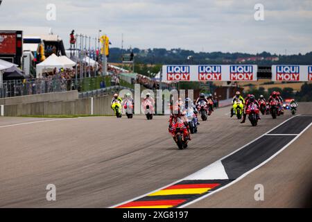 7. Juli 2024; Sachsenring, Hohenstein-Ernstthal, Sachsen, Deutschland; 2024, deutsche MotoGP, Renntag; Aufwärmrunde vor dem Rennen in der deutschen MotoGP Stockfoto