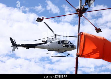 London 7. Juli 2024 Tom Cruise steuerte Helikopter und landete mit Christopher McQuarrie in London, nachdem er an der Formel 1 des britischen Grand Prix teilgenommen hatte. Credit: Anfisa Polyushkevych/Alamy Live News Stockfoto