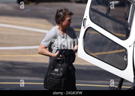 London 7. Juli 2024 Tom Cruise steuerte Helikopter und landete mit Christopher McQuarrie in London, nachdem er an der Formel 1 des britischen Grand Prix teilgenommen hatte. Credit: Anfisa Polyushkevych/Alamy Live News Stockfoto