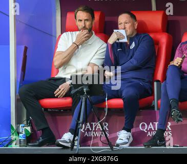 Juni 2024 - England gegen Schweiz - UEFA Euro 2024 - Viertelfinale - Düsseldorf. England Manager Gareth Southgate und sein Assistent Steve Holland. Bild : Mark Pain / Alamy Live News Stockfoto