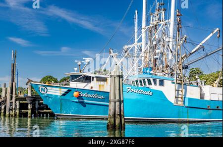 Zwei kommerzielle Fischerboote am Dock in greenport, ny Stockfoto