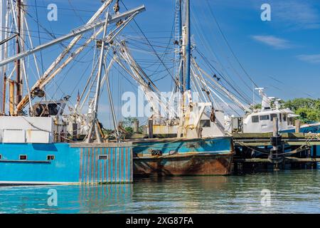 Kommerzielle Fischerboote im Dock in greenport, ny Stockfoto