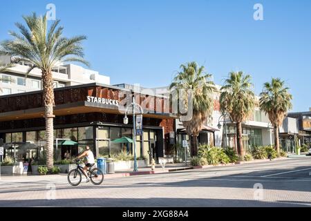 Palm Springs, Kalifornien - 27. Juni. 2024: Blick auf das Einkaufsviertel in Palm Springs, Kalifornien Stockfoto