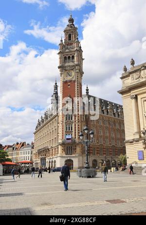 Der berühmte Glockenturm in Lille, 104 m hoch und der höchste in Nordfrankreich, den Sie für einen großartigen Panoramablick erklimmen können. Stockfoto