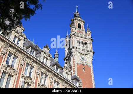 Der berühmte Glockenturm in Lille, 104 m hoch und der höchste in Nordfrankreich, den Sie für einen großartigen Panoramablick erklimmen können. Stockfoto