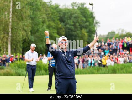 07. Juli 2024, Bayern, München/Eichenried: Golf: BMW International Open, Runde 4, Schottlands Ewen Ferguson feiert nach seinem Sieg. Foto: Ulrich Gamel/kolbert-Press/dpa Stockfoto