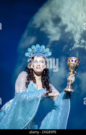 Jodie Prenger (The Lady of the Lake) in Monty Pythons SPAMALOT UK National Tour von 06/2010 Buch & Text: Eric Idle Musik: John du Prez & Eric Idle Design: Hugh Durrant Beleuchtung: Nick Richings Regisseur: Christopher Luscombe Stockfoto