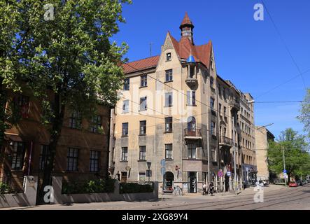 Rigas Künstlerviertel und Hipster-Viertel in der Miera Street, einem charmanten, Retro- und Kunstviertel mit Cafés und Boutiquen in Lettland. Stockfoto