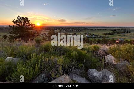 Blick auf Fort Collins, Colorado bei Sonnenaufgang. Stockfoto