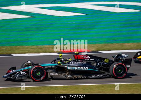 Silverstone (Towcester), Großbritannien, 07. Juli 2024, Lewis Hamilton gewinnt den britischen Grand Prix Credit: Christopher Neve/Alamy Live News Stockfoto