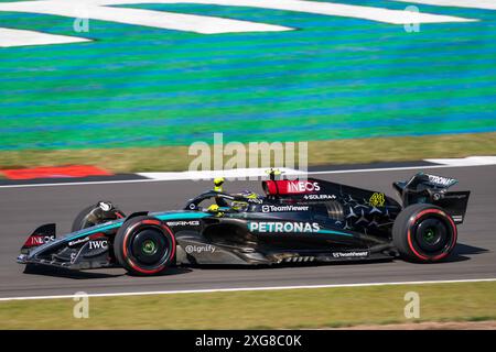 Silverstone (Towcester), Großbritannien, 07. Juli 2024, Lewis Hamilton gewinnt den britischen Grand Prix Credit: Christopher Neve/Alamy Live News Stockfoto