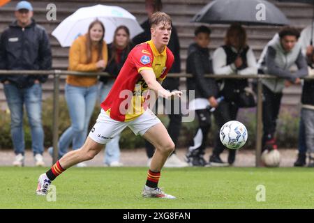 Apeldoorn, Niederlande. Juli 2024. APELDOORN, NIEDERLANDE - 7. JULI: Robbin Weijenberg von Go Ahead Eagles während des Vorsaisonspiels zwischen Go Ahead Eagles und Almere City FC bei WWNA am 7. Juli 2024 in Apeldoorn, Niederlande. (Foto von Peter Lous/Orange Pictures) Credit: Orange Pics BV/Alamy Live News Stockfoto