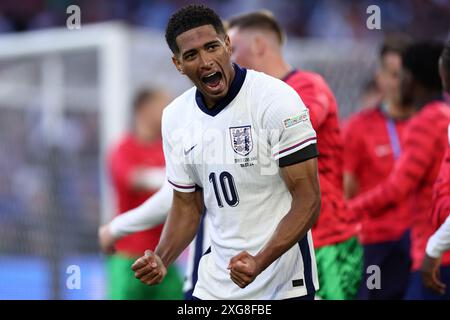 Jude Bellingham aus England feiert am 6. Juli 2024 in der Arena Düsseldorf am Ende des Viertelfinales der UEFA Euro 2024 zwischen England und der Schweiz. Stockfoto