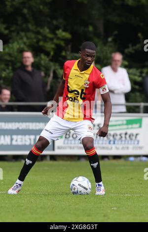 Apeldoorn, Niederlande. Juli 2024. APELDOORN, NIEDERLANDE - 7. JULI: Jamal Amofa von Go Ahead Eagles während des Vorsaisonspiels zwischen Go Ahead Eagles und Almere City FC bei WWNA am 7. Juli 2024 in Apeldoorn, Niederlande. (Foto von Peter Lous/Orange Pictures) Credit: Orange Pics BV/Alamy Live News Stockfoto