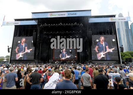 Chicago, Usa. Juli 2024. Der Country Music Artist Keith Urban tritt am Wochenende des Chicago Street Race vor dem Grant Park 165 NASCAR Cup Series Race in Chicago, IL am Sonntag, 7. Juli 2024 auf. Foto: Mark Black/UPI Credit: UPI/Alamy Live News Stockfoto